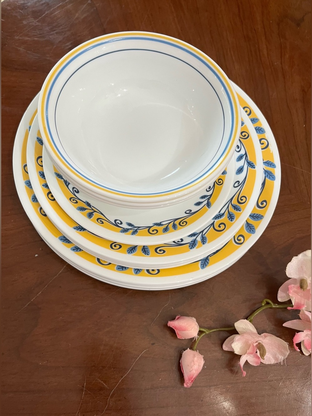 Corelle "Casa Flora" 19-Piece Dinnerware  Vintage Set, Blue & Yellow GREAT DEAL!